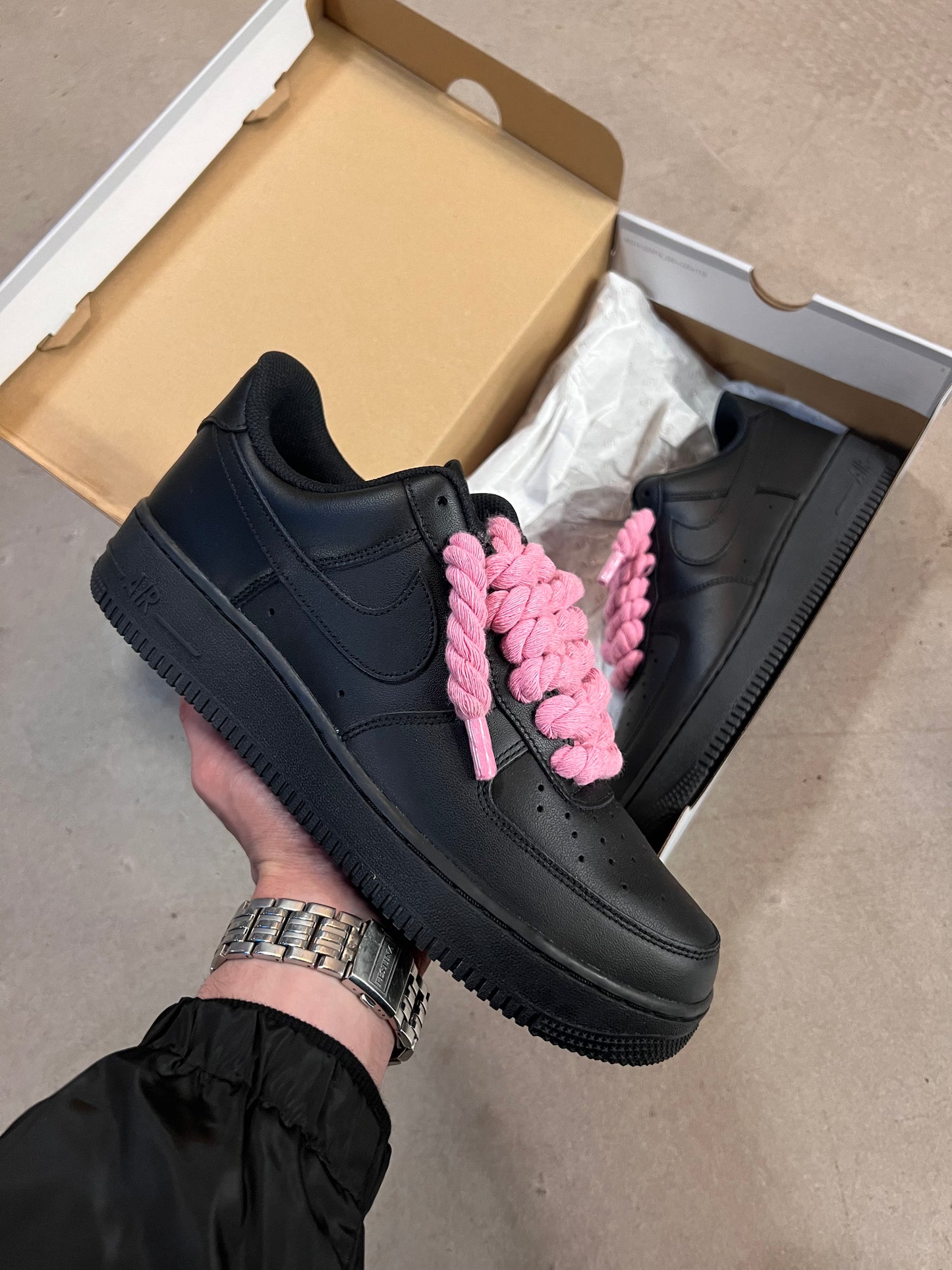 Air Force 1 Triple Black Lacet Corde Black & Pink