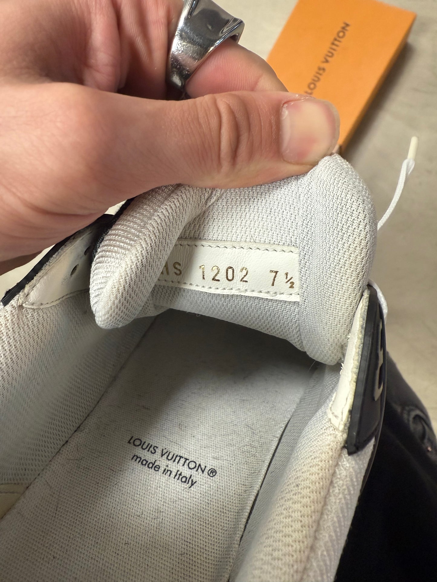 Louis Vuitton Trainer 42