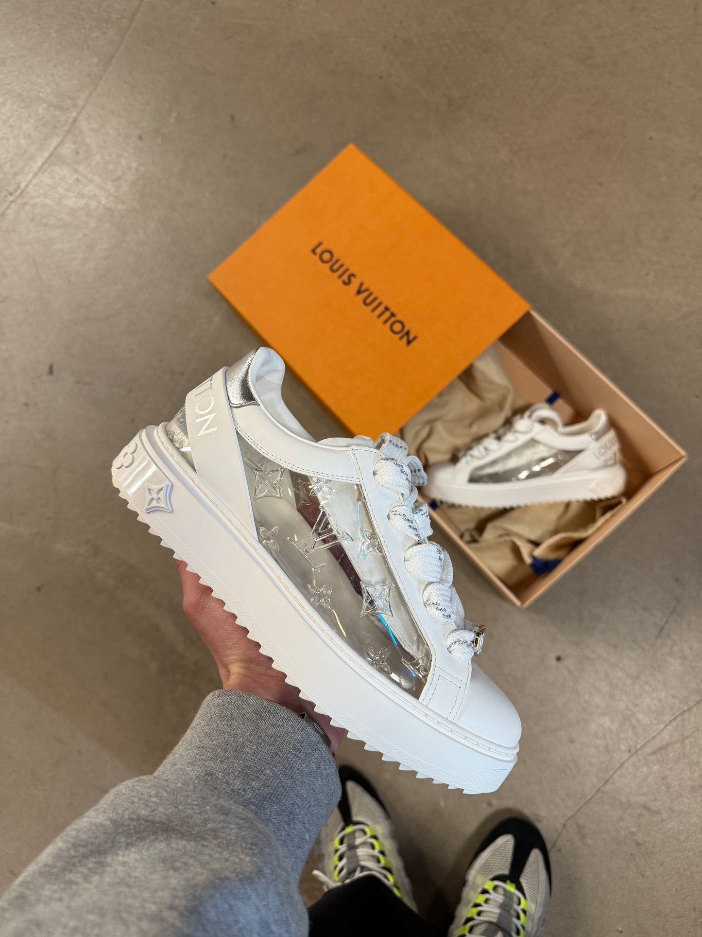 Louis Vuitton Time Out 38