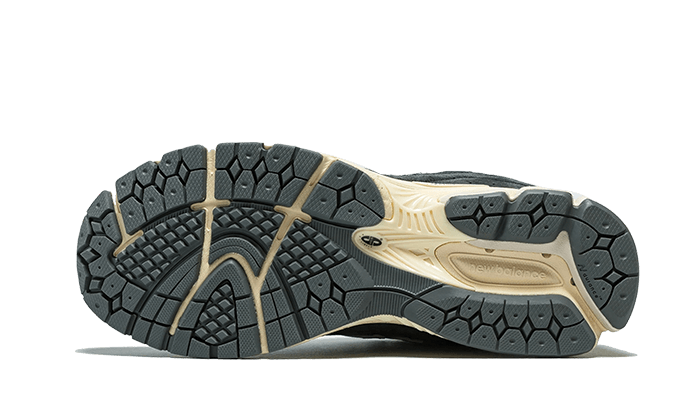 2002r-black-dark-grey-5199ee