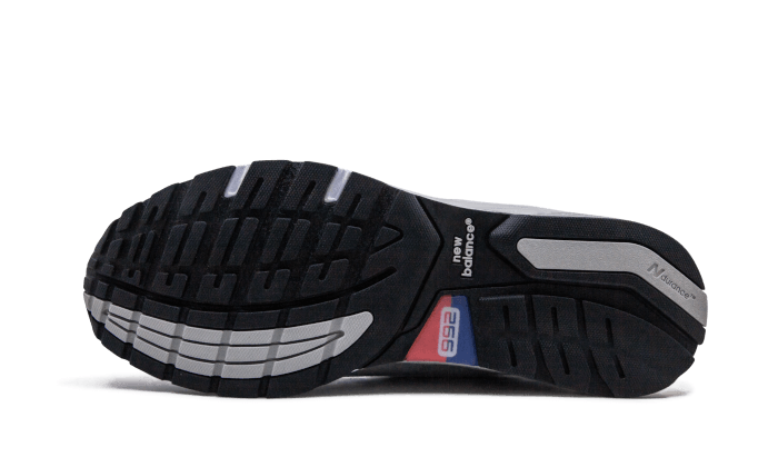 990-v5-black-5199ee