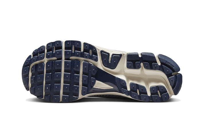 zoom-vomero-5-pure-platinum-laser-orange-5199ee