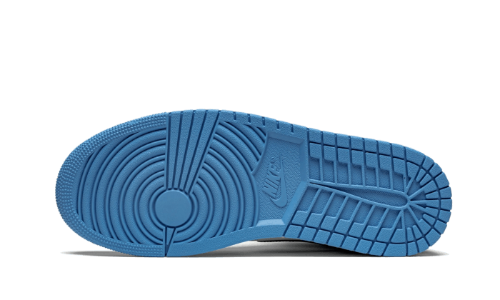 air-jordan-1-mid-university-black-white-5199ee