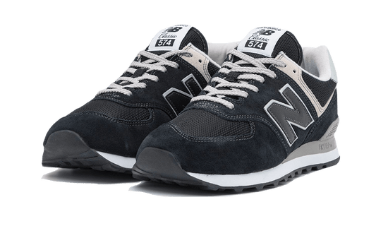 574-black-white-2022-5199ee