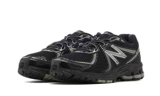 860-black-silver-5199ee