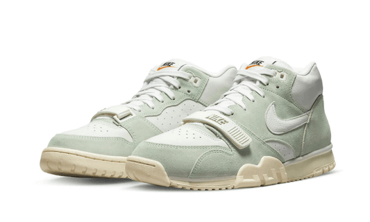 air-trainer-1-enamel-green-5199ee