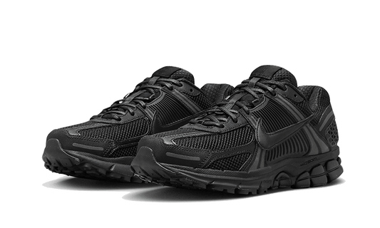 vomero-5-triple-black-5199ee