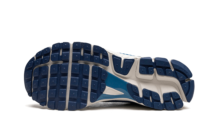 zoom-vomero-5-worn-blue-5199ee