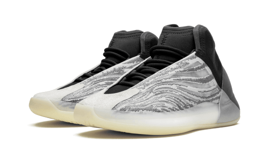 yeezy-qntm-lifestyle-model-5199ee
