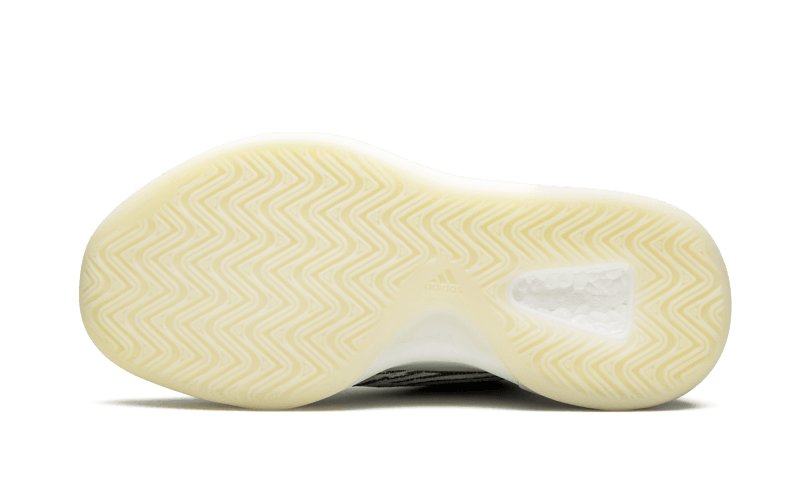 yeezy-qntm-lifestyle-model-5199ee