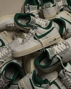 L'évolution des Sneakers : Du Terrain Sportif à l'Icone Culturelle