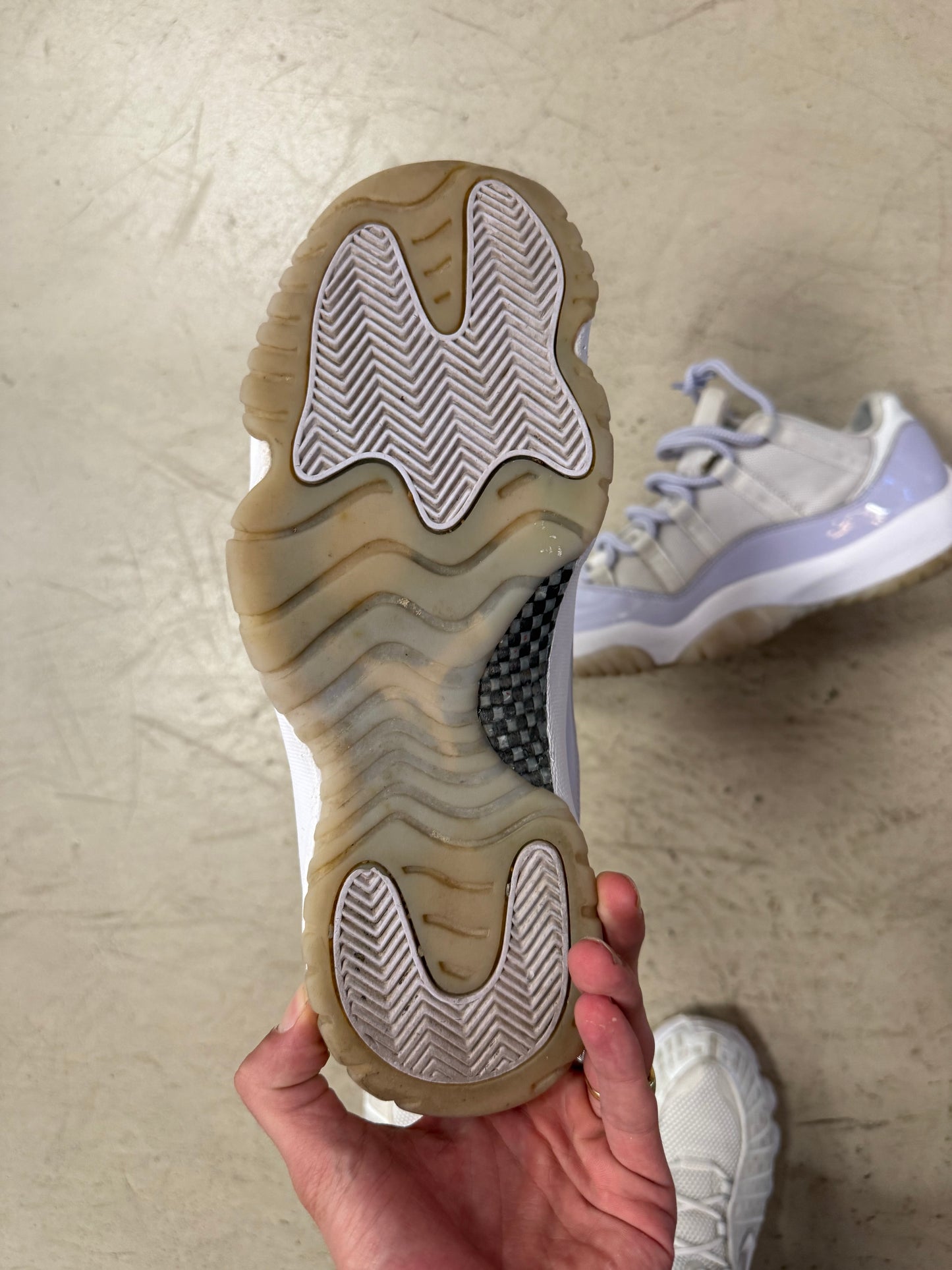 Jordan 11 Low Pure Violet 44