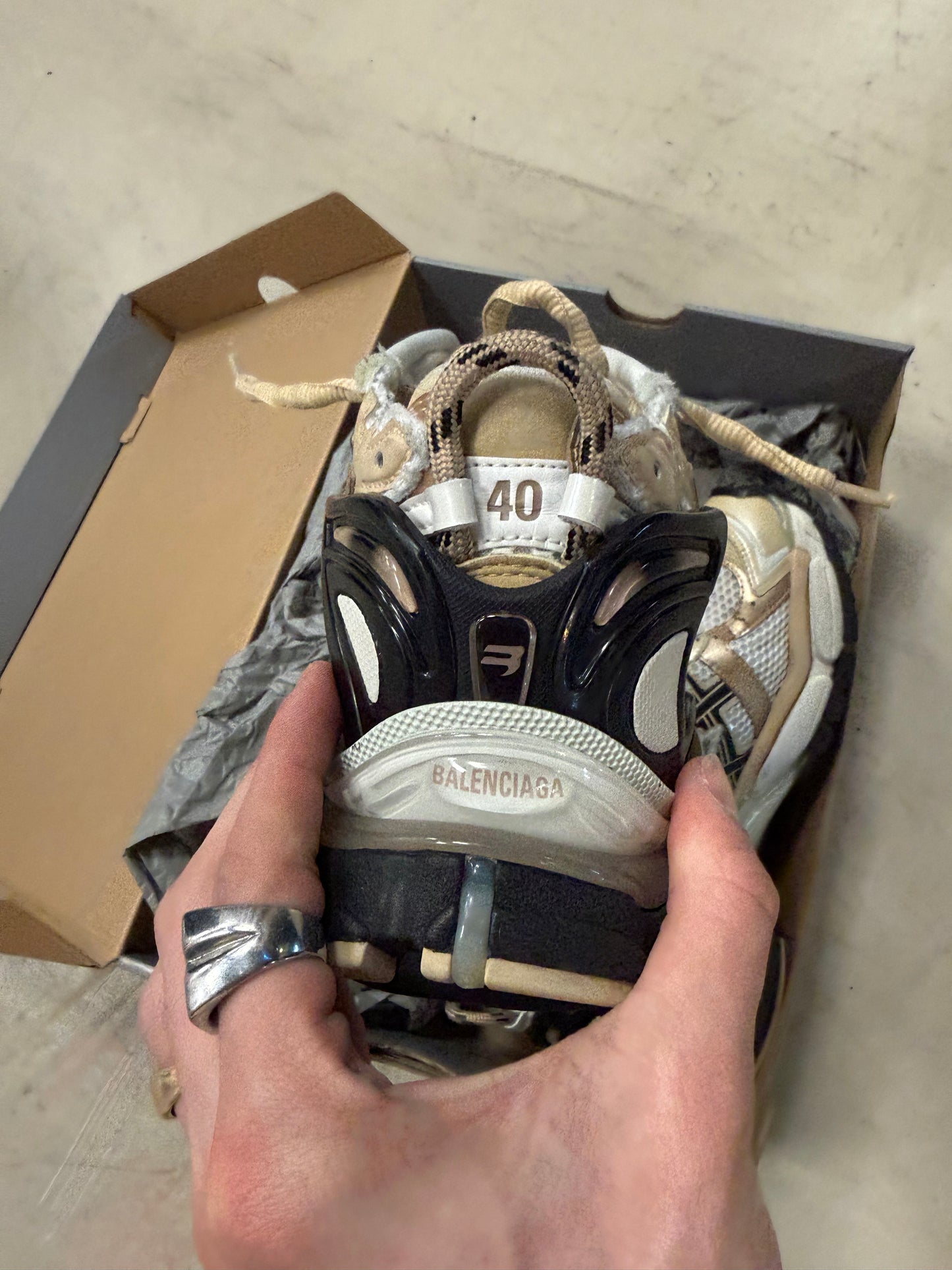 Balenciaga Runner Beige 40