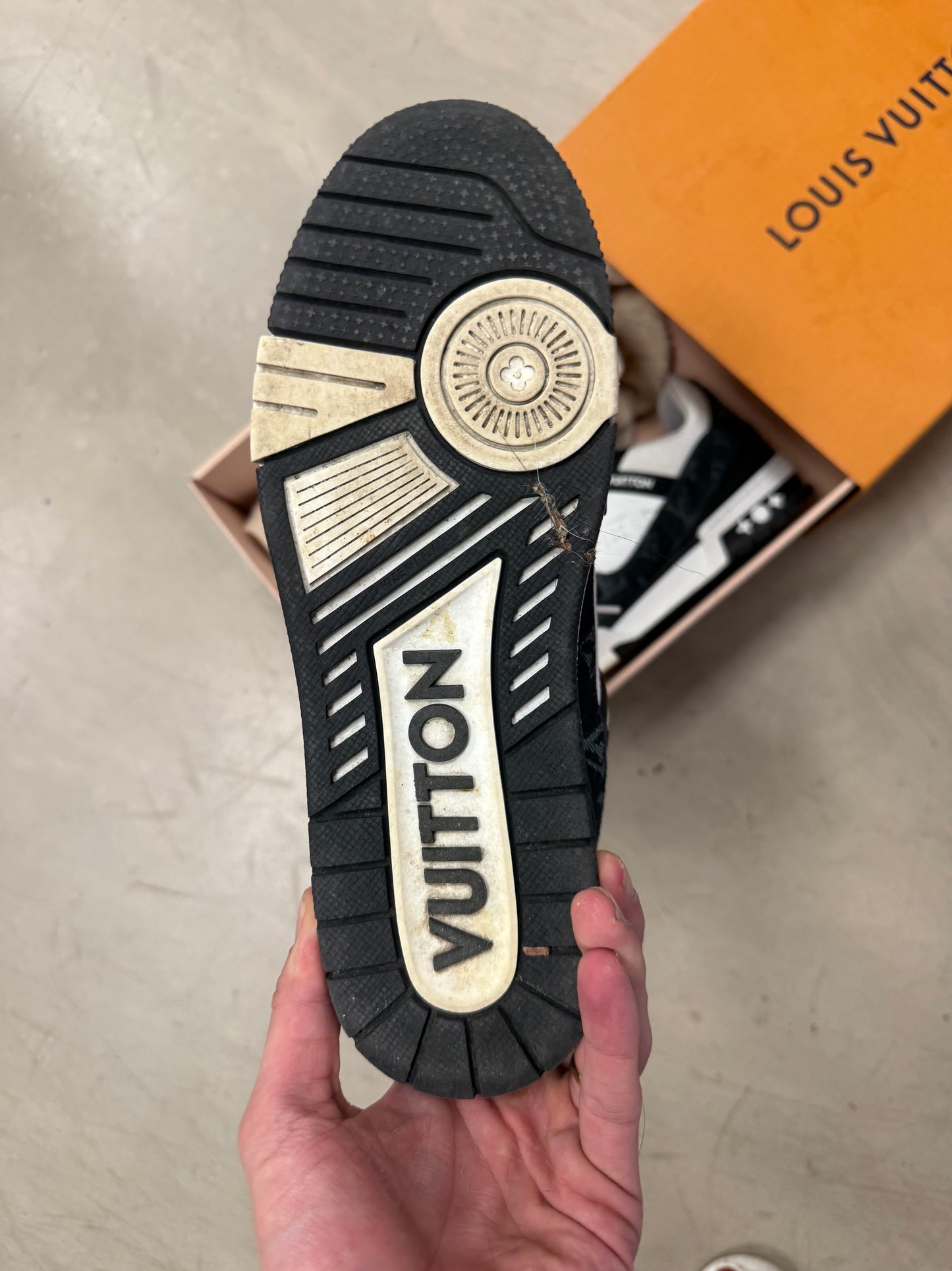 Louis Vuitton Trainer 42