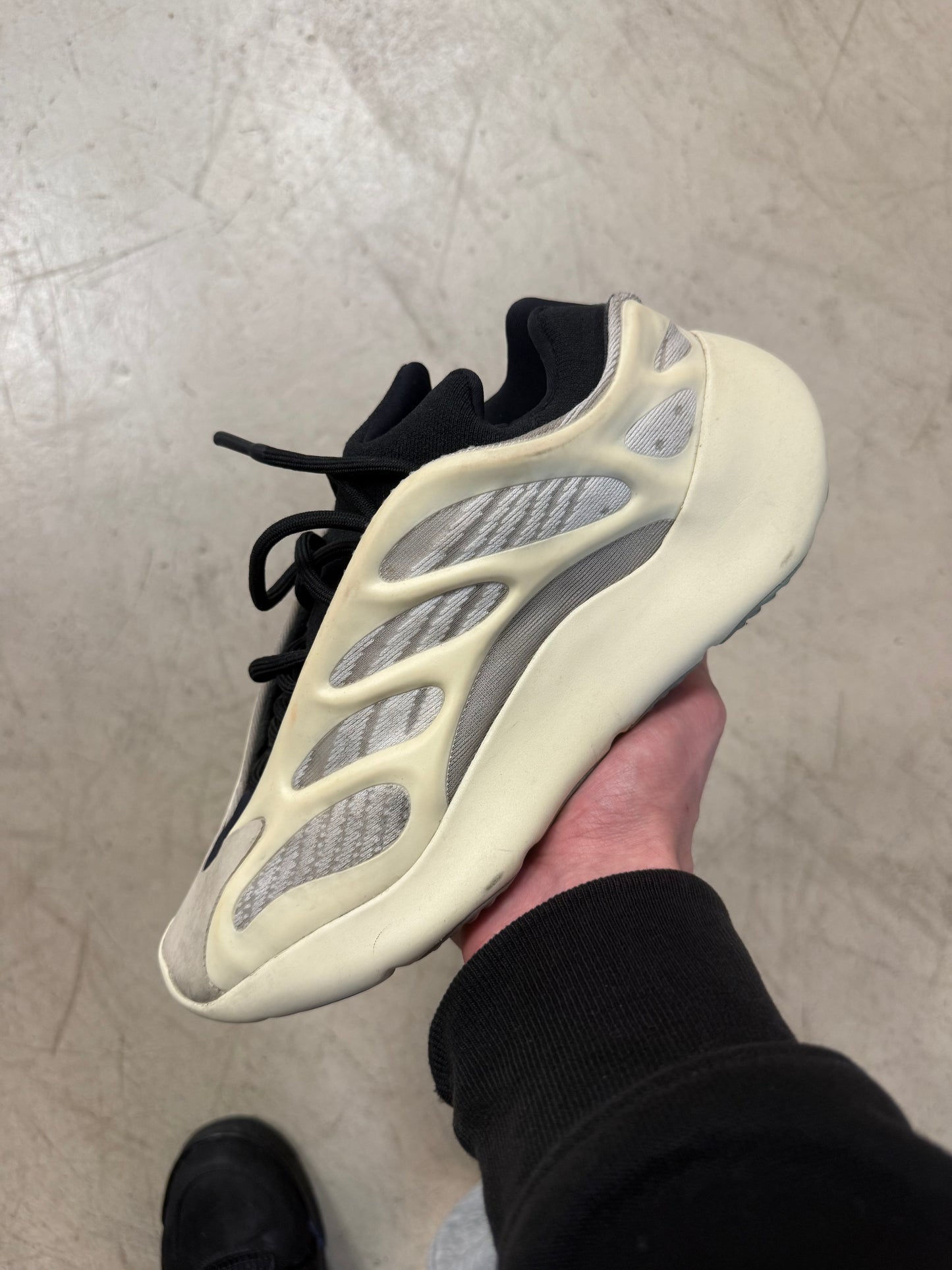 Yeezy 700v3 Azael 40