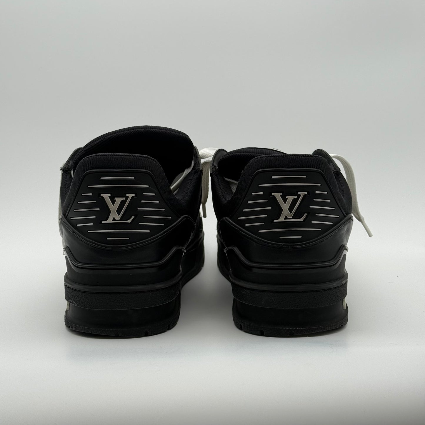 Louis Vuitton Trainer Black 44