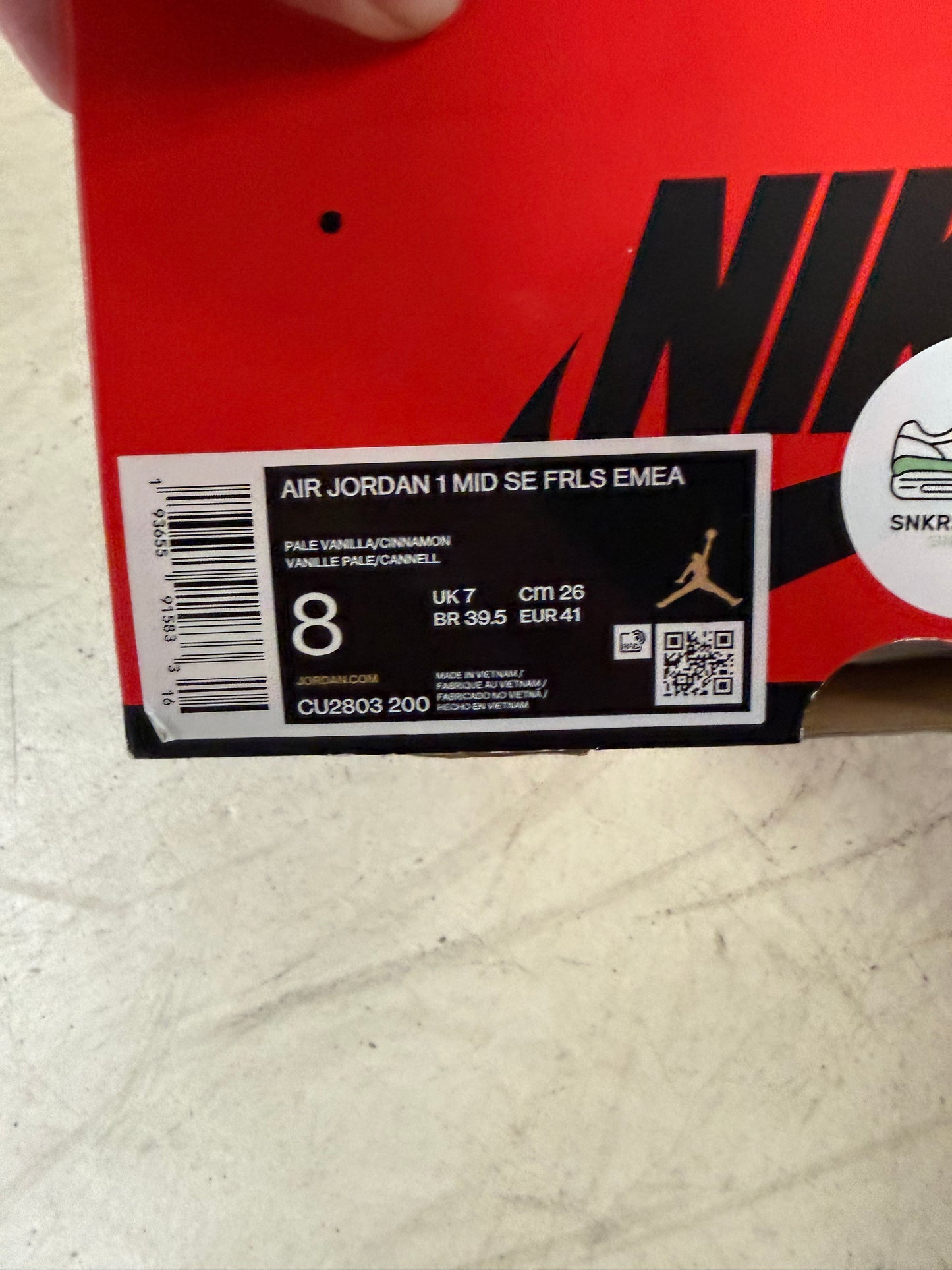 Jordan 1 Mid Maison Château Rouge 41