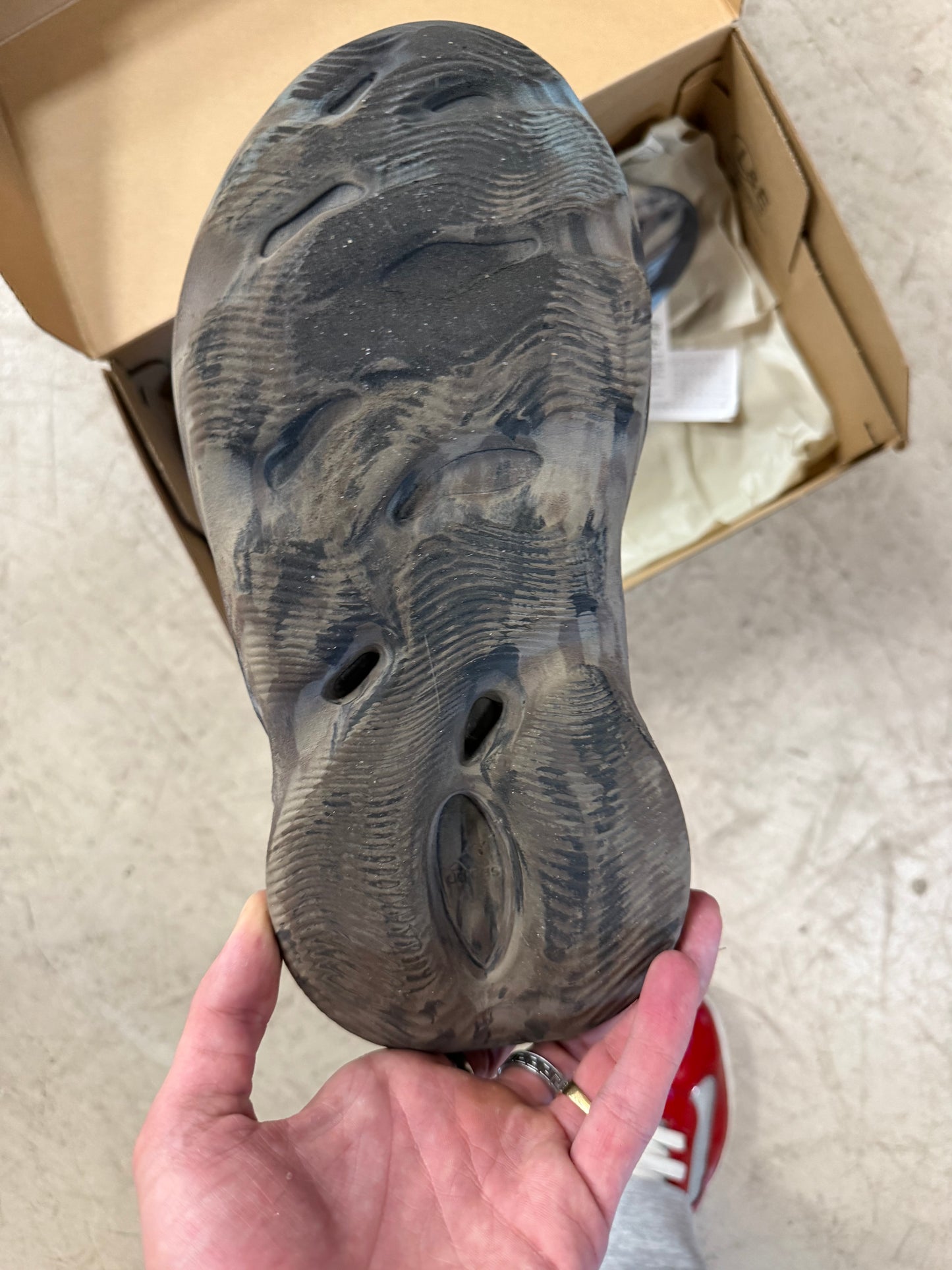 Yeezy Foam Runner MX Cinder 44,5