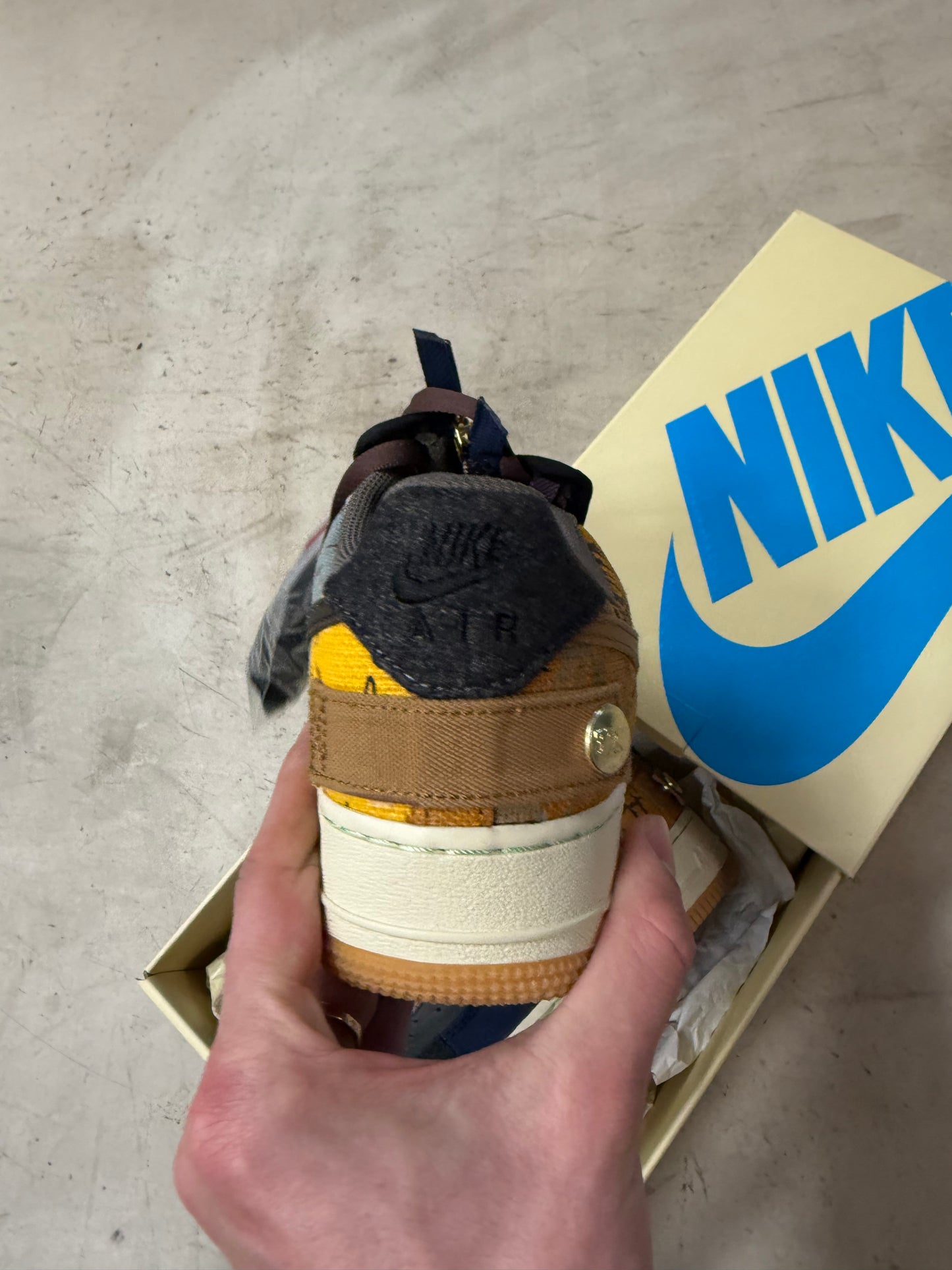 Nike Air Force 1 Travis 42