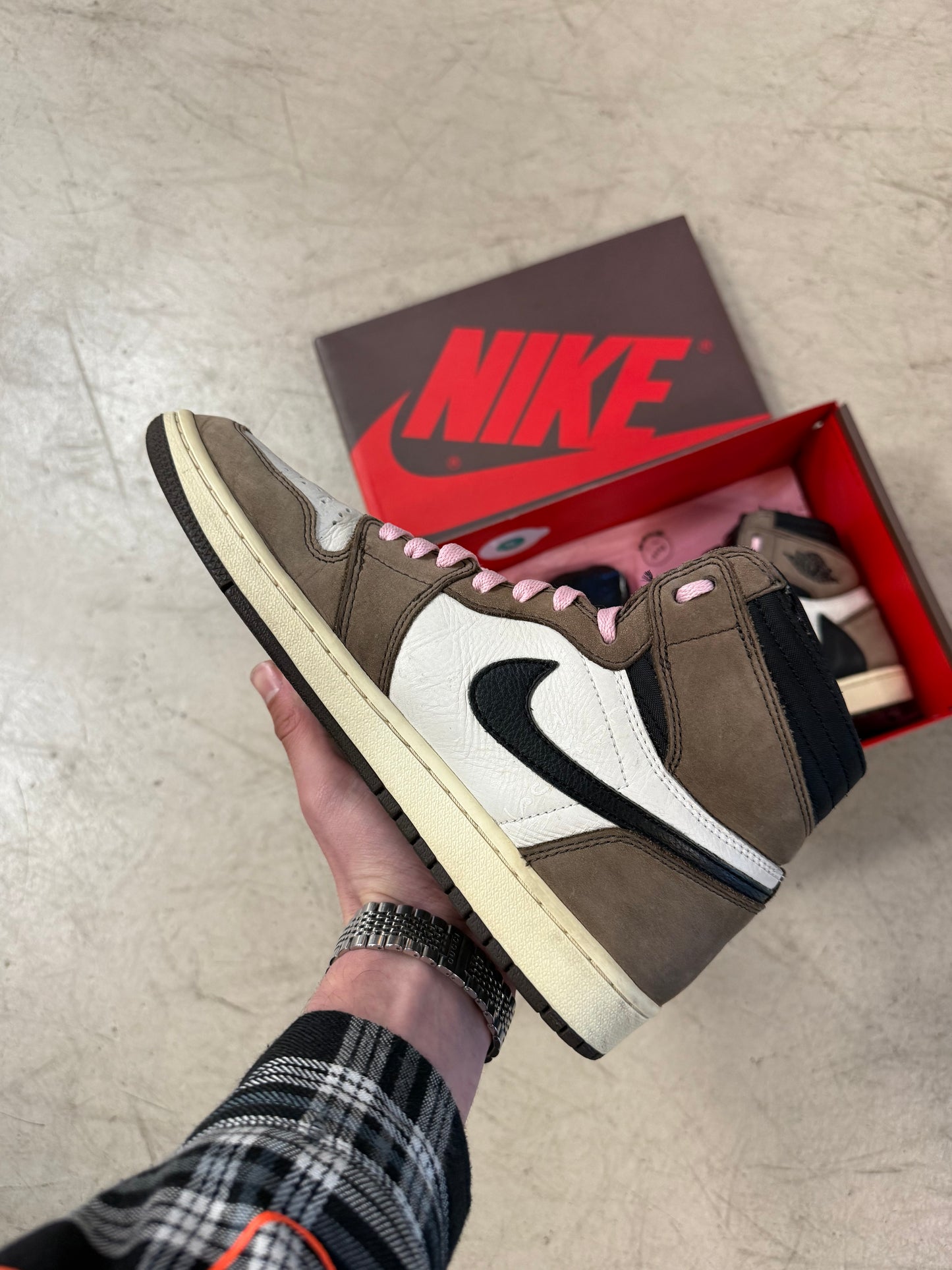 Jordan 1 High Mocha Travis Scott 42