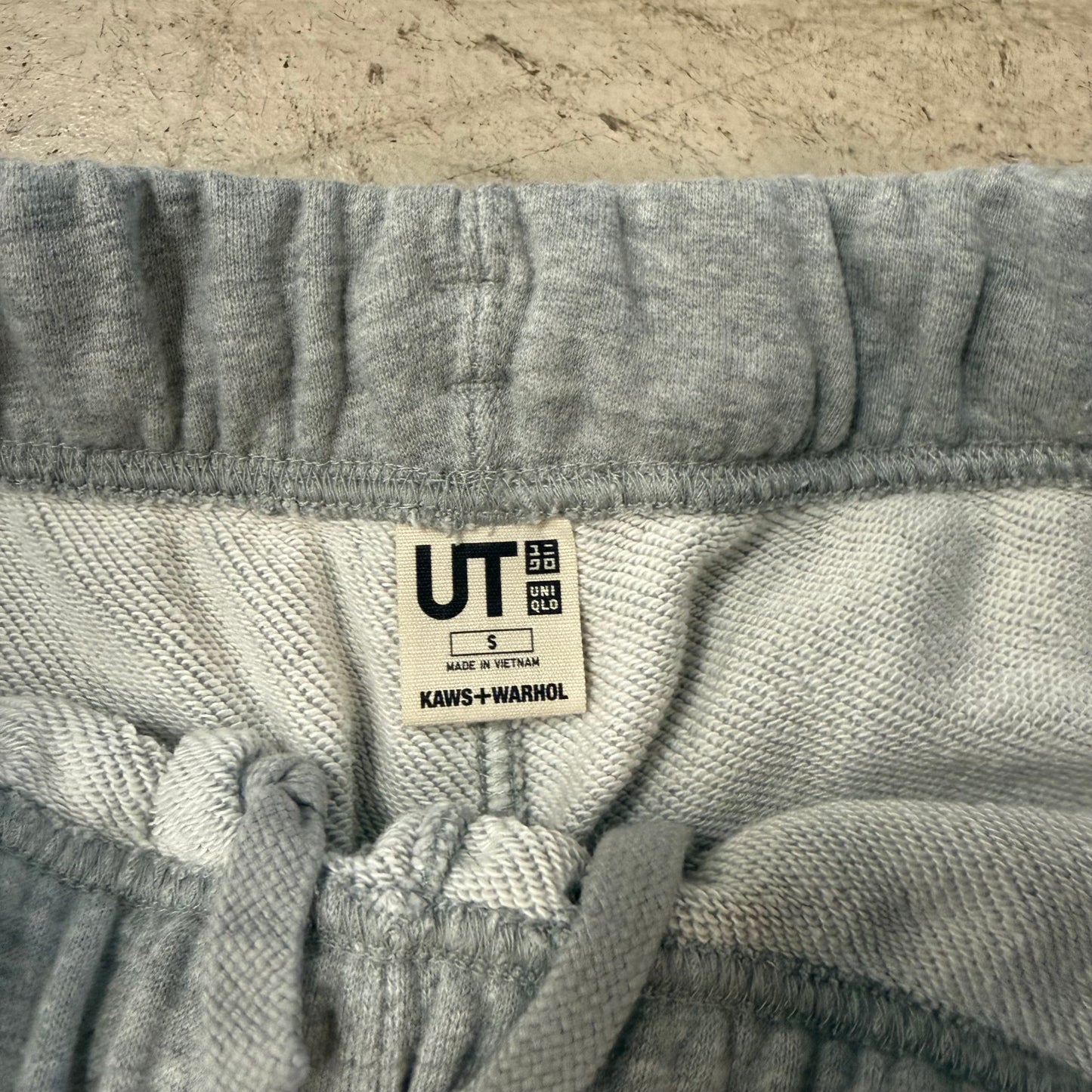 Jogging Kaws Uniqlo Grise Occasion