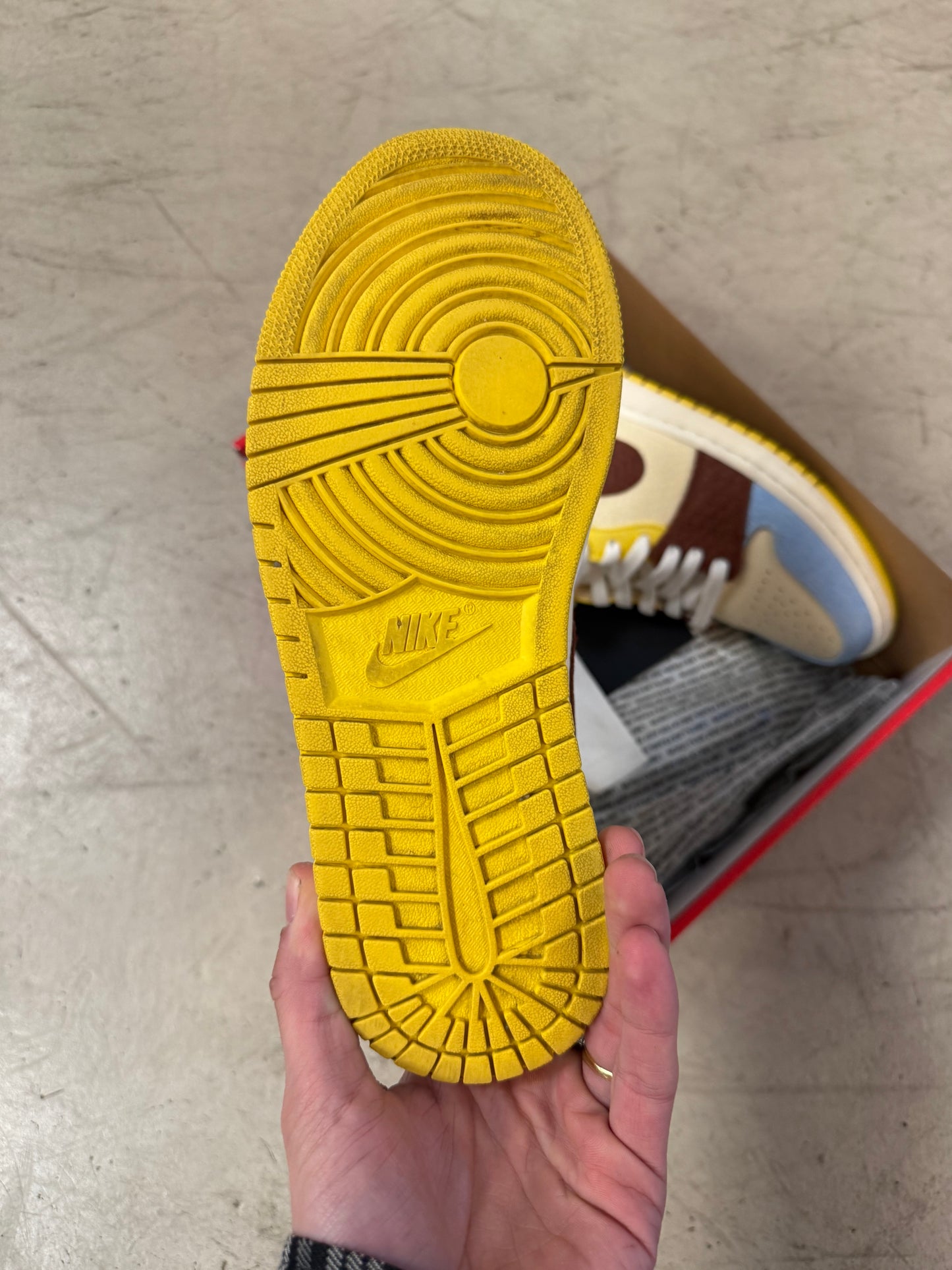 Jordan 1 Mid Maison Château Rouge 41