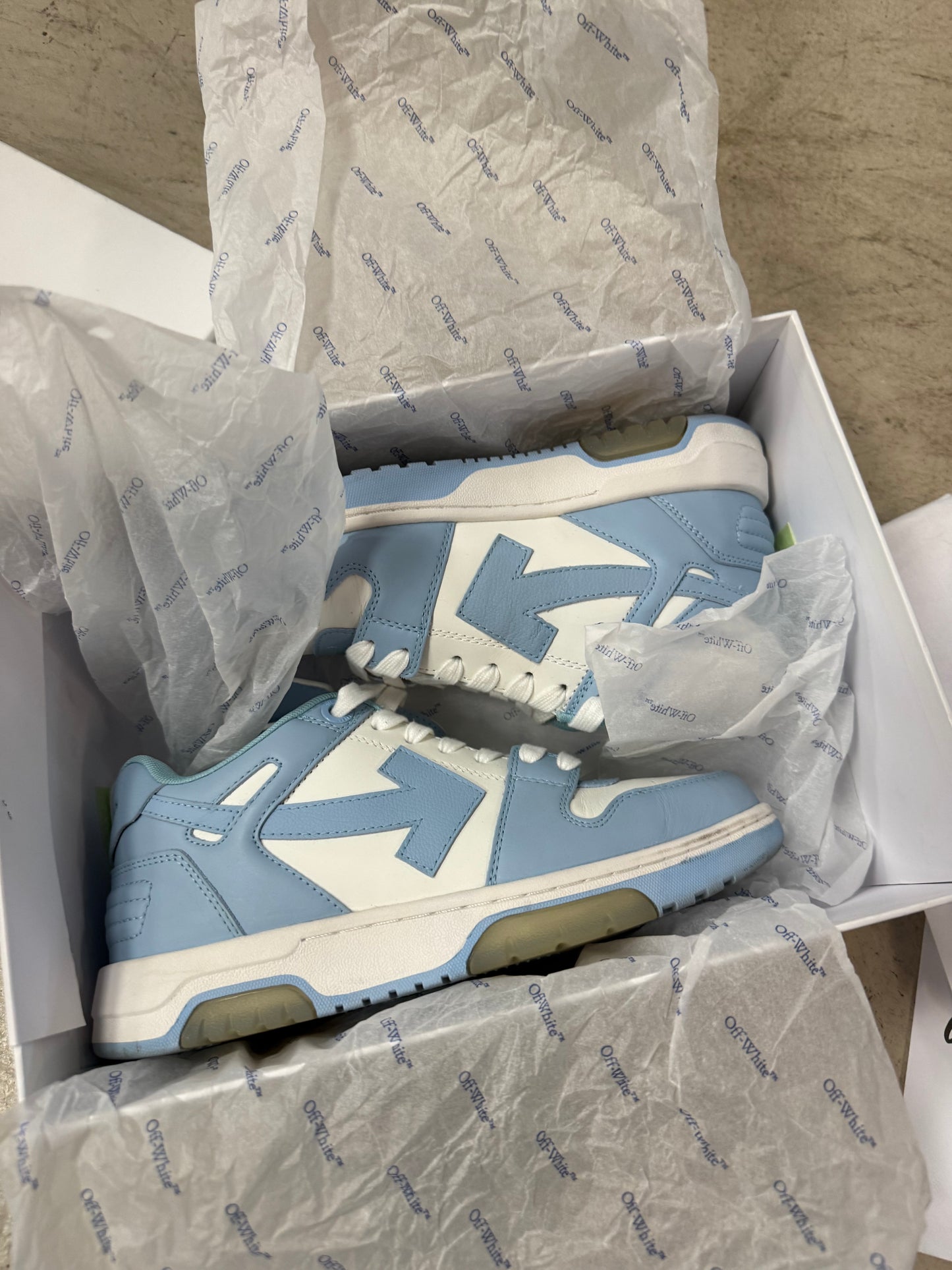 Off White Out Of Office UNC 38