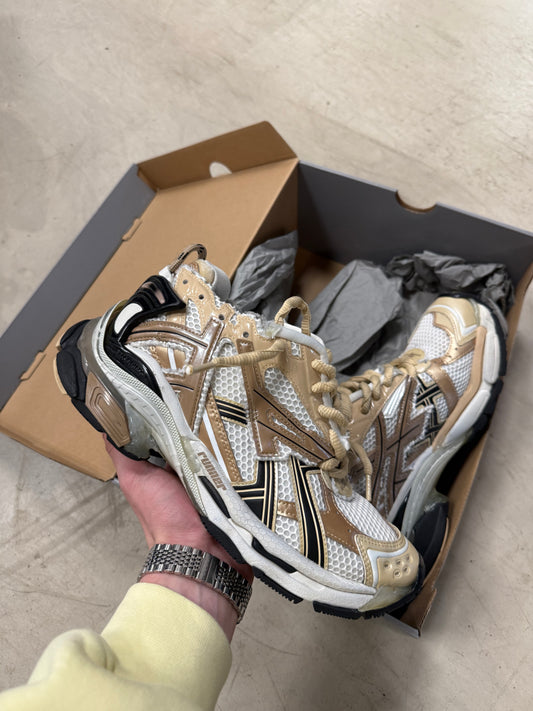 Balenciaga Runner Beige 40