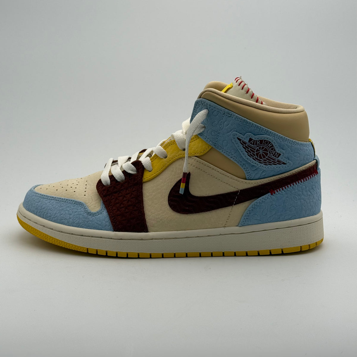 Jordan 1 Mid Maison Château Rouge 44