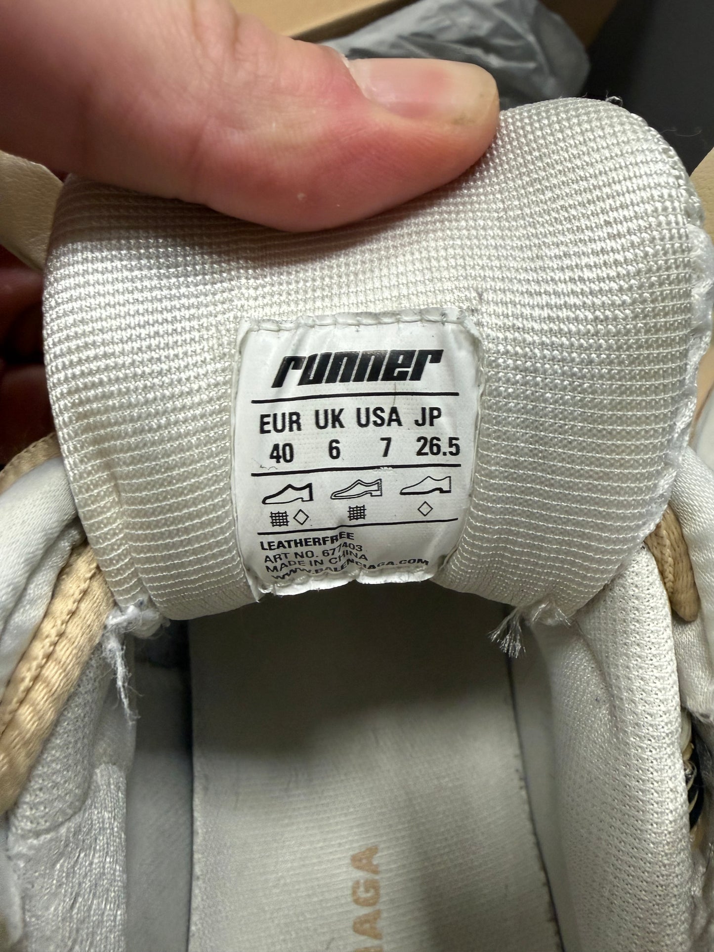 Balenciaga Runner Beige 40