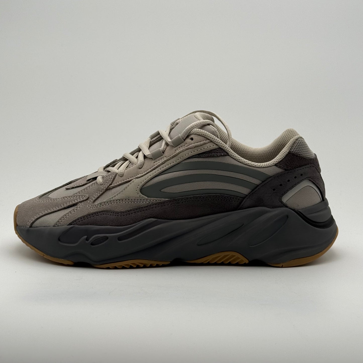 Yeezy 700v2 Tephra 43 1/3