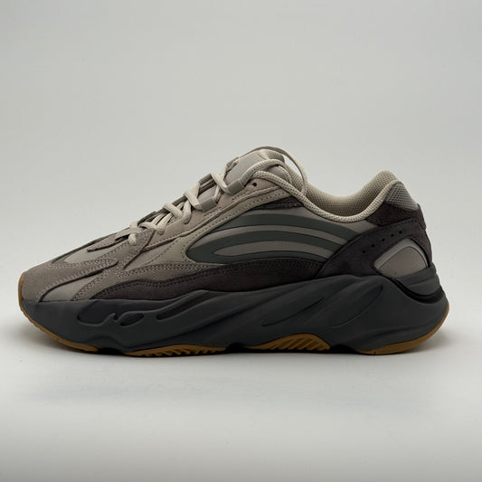 Yeezy 700v2 Tephra 43 1/3