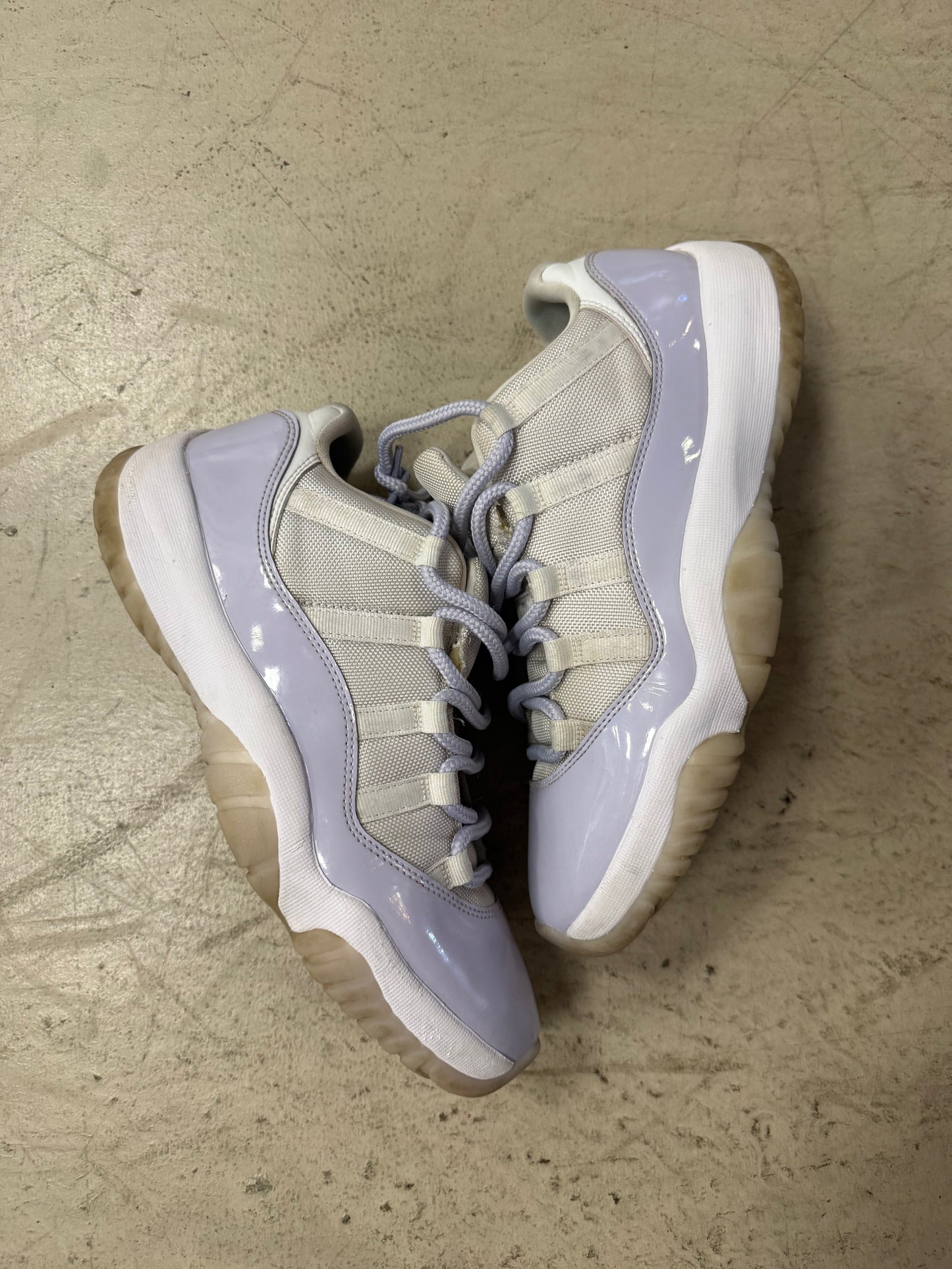 Jordan 11 Low Pure Violet 44