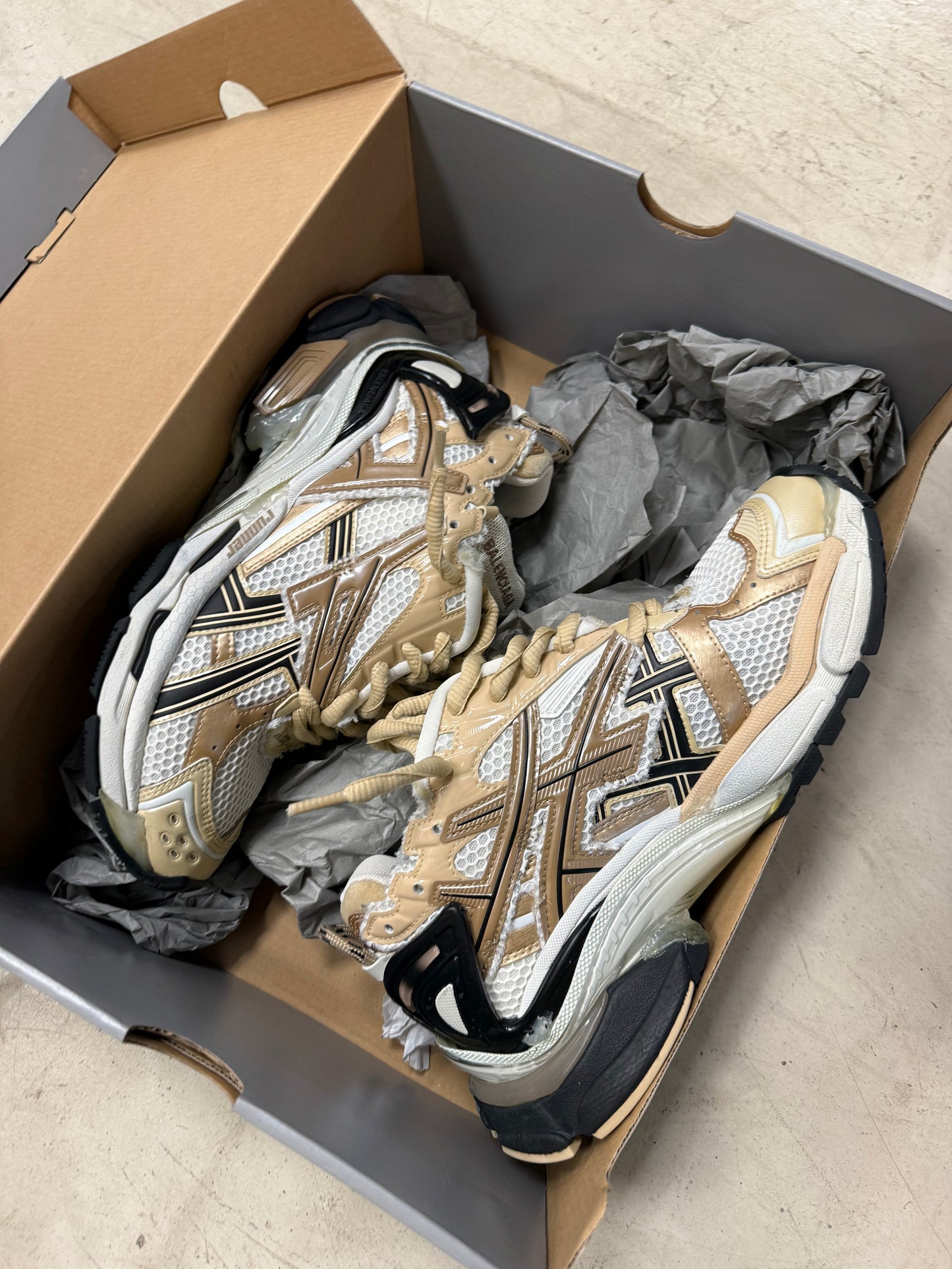 Balenciaga Runner Beige 40