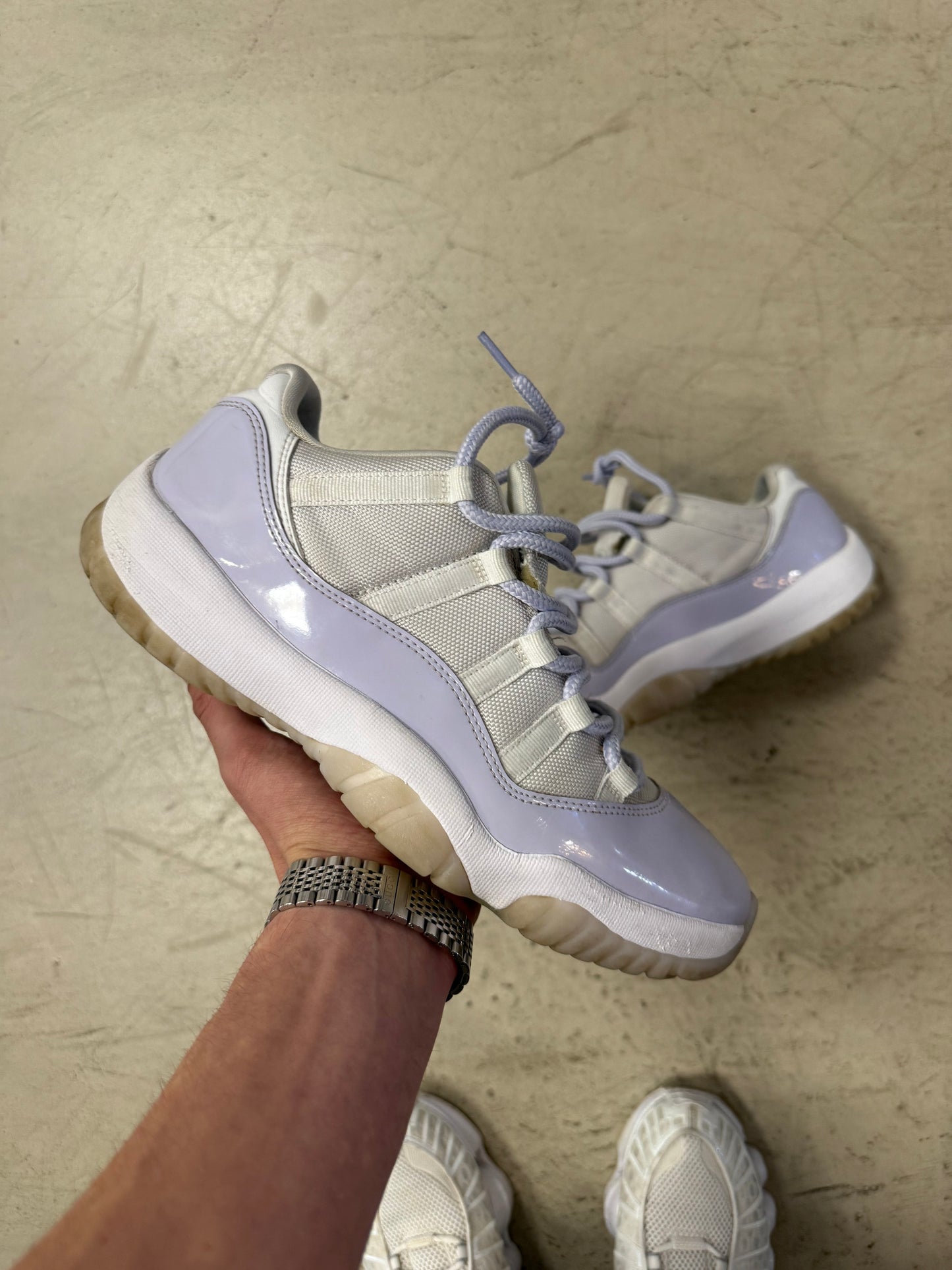 Jordan 11 Low Pure Violet 44