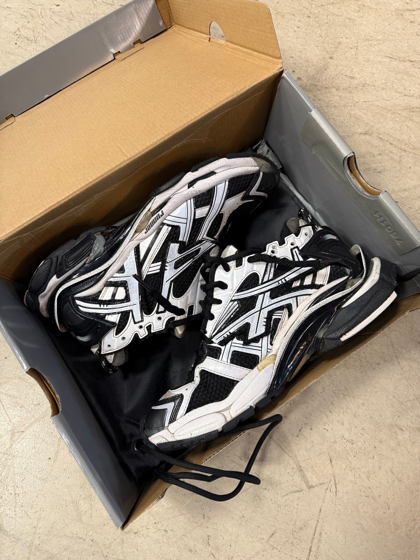 Balenciaga Runner Black & White 41