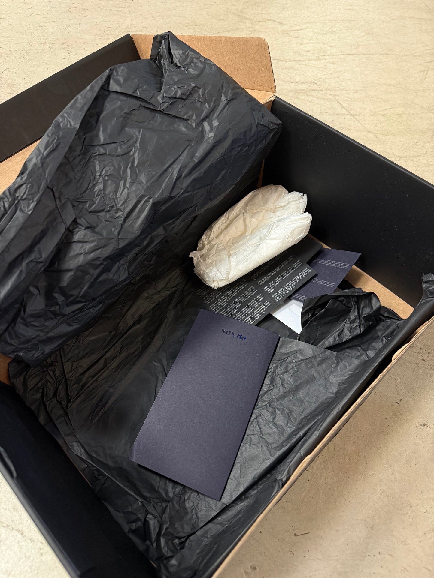 Prada America’s Cup Red 42,5