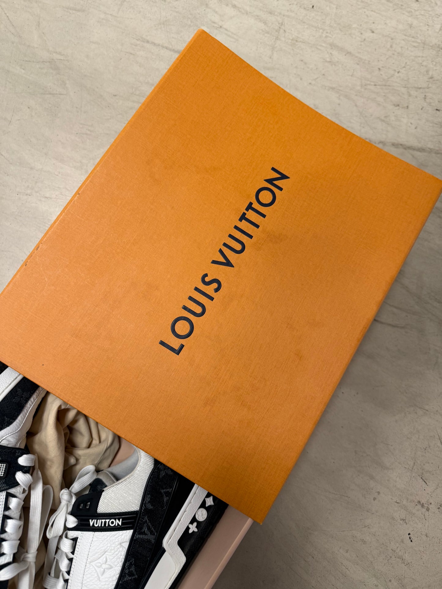 Louis Vuitton Trainer 42