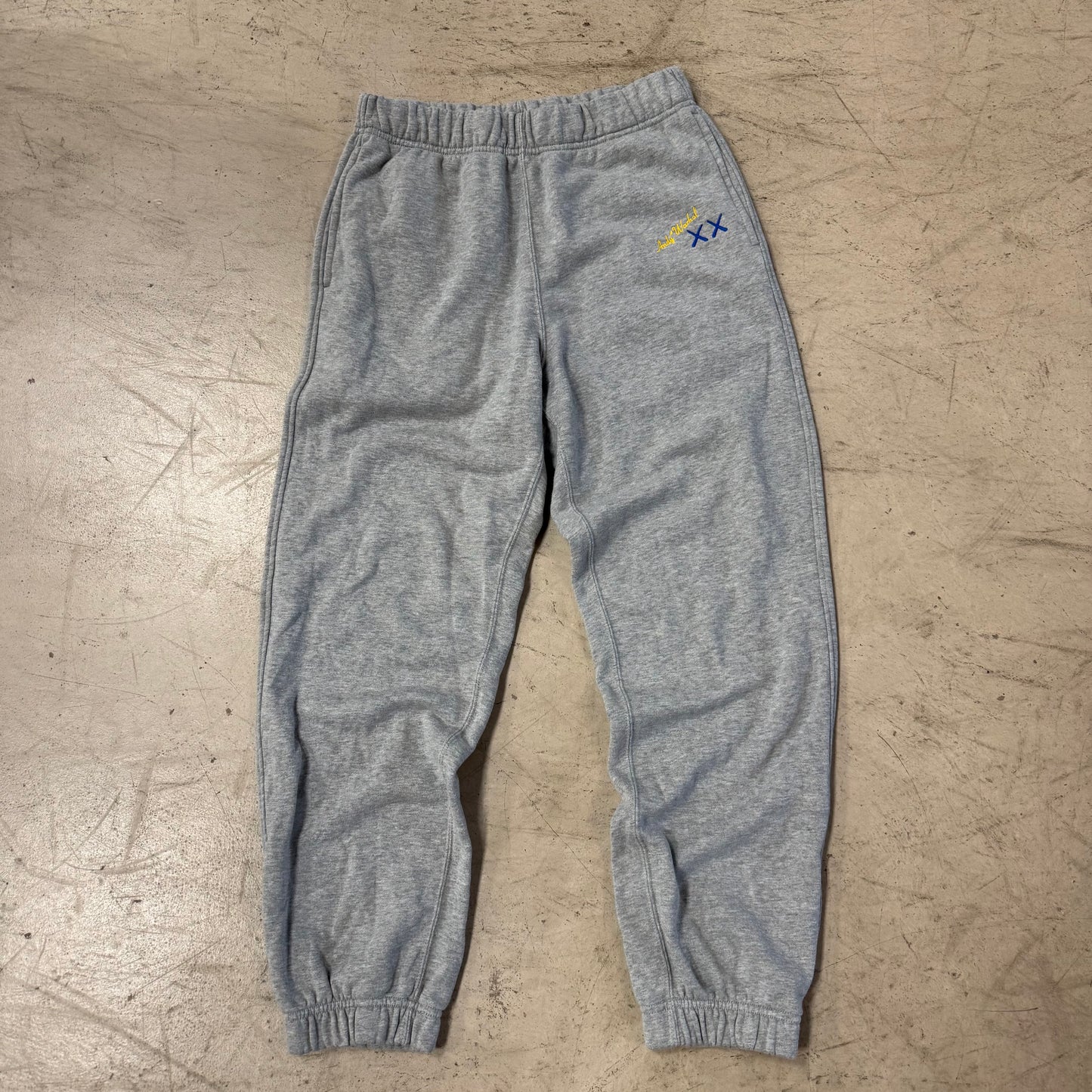 Jogging Kaws Uniqlo Grise Occasion