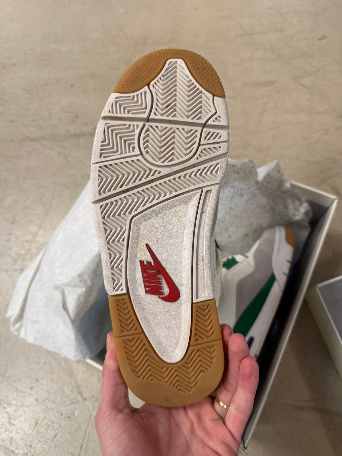 Jordan 4 SB Pine Green 44