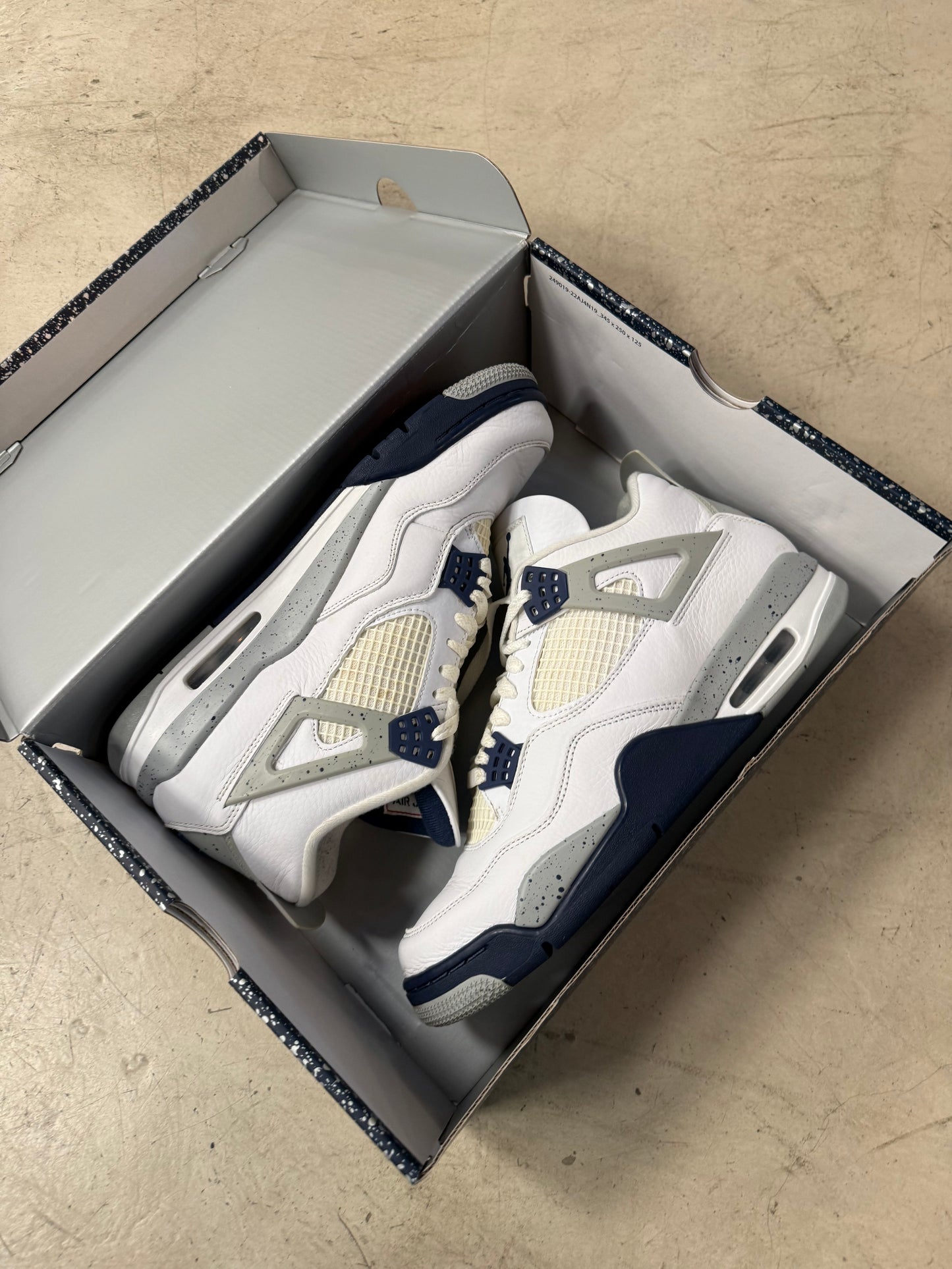 Jordan 4 Midnight Navy 44,5