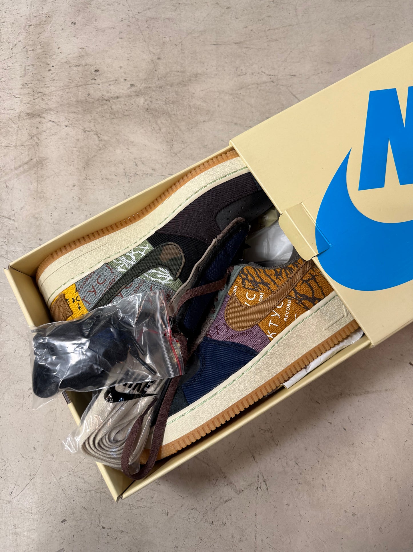 Nike Air Force 1 Travis 42