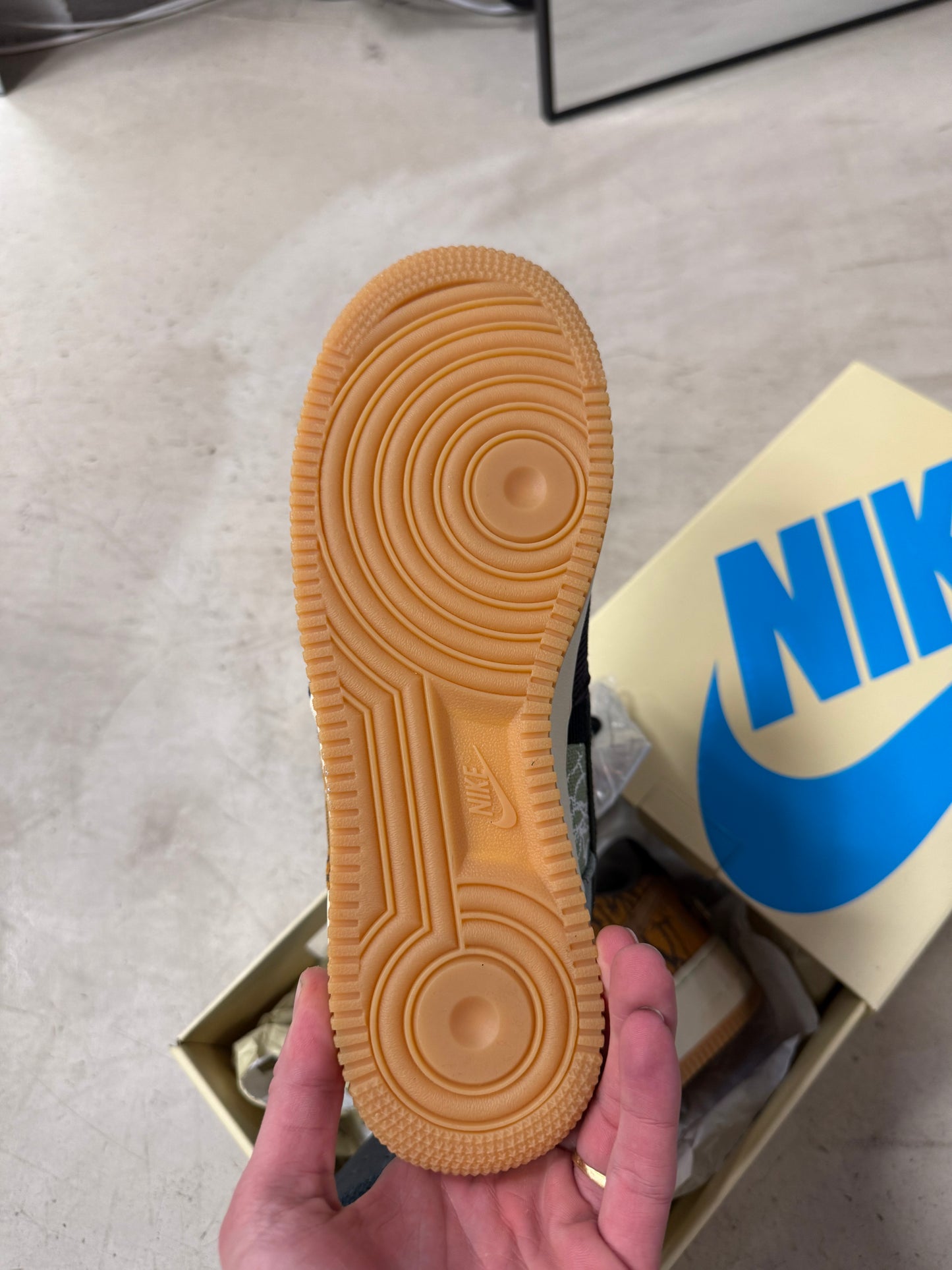 Nike Air Force 1 Travis 42