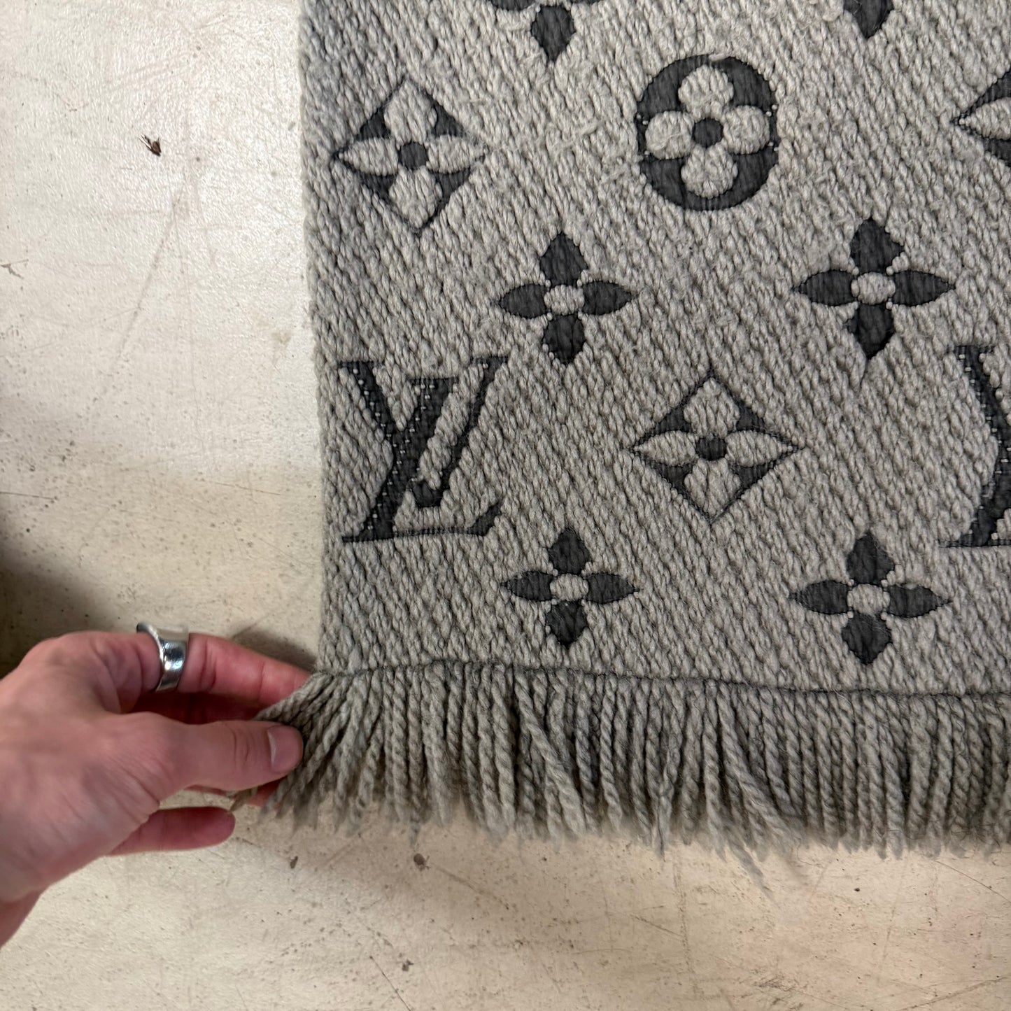 Echarpe Louis Vuitton grise