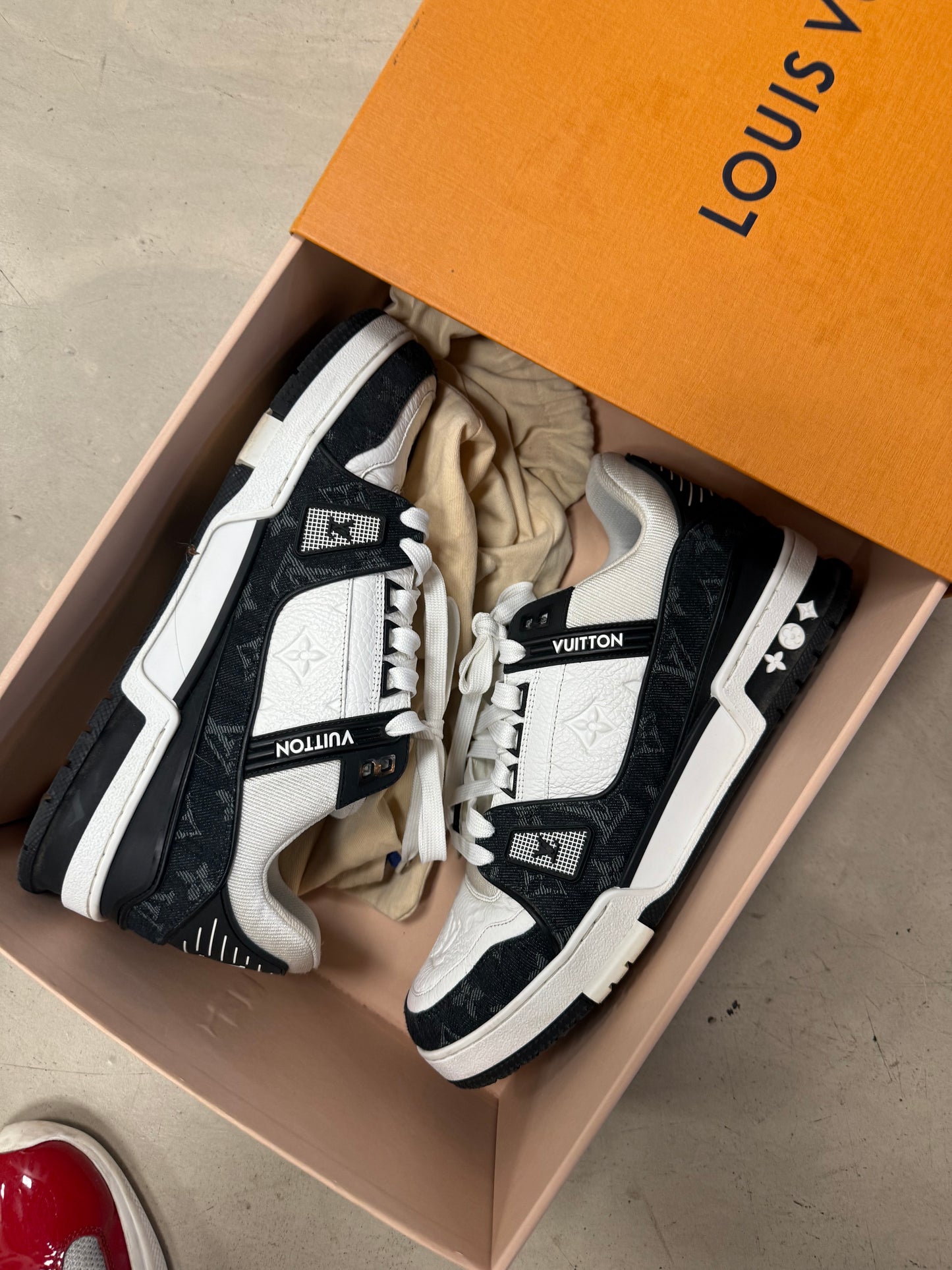 Louis Vuitton Trainer 42