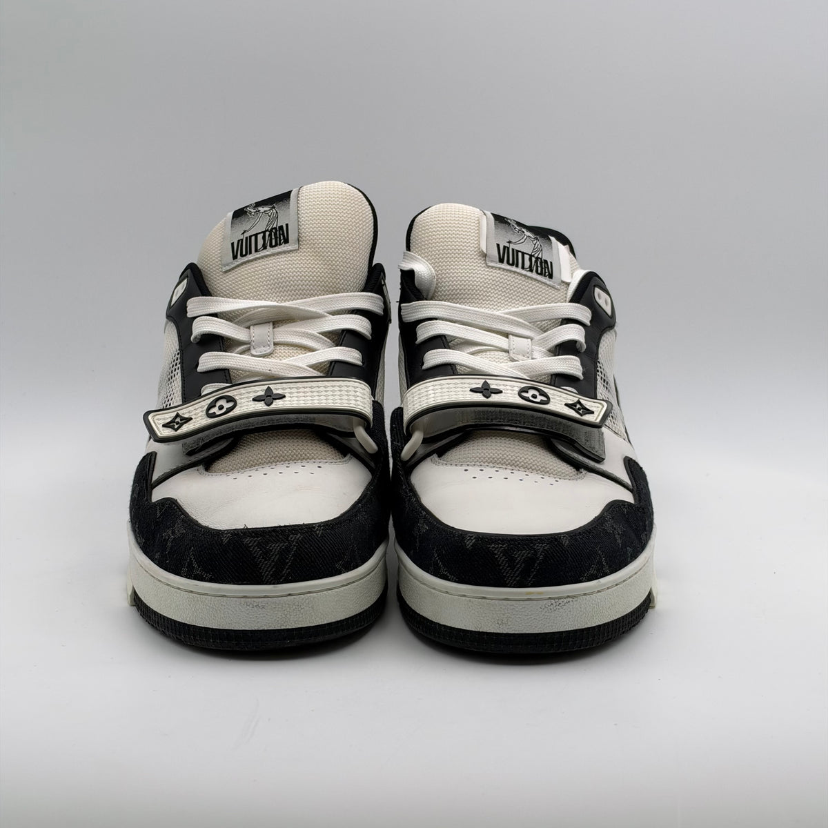 Louis Vuitton Trainer Black & White 44,5