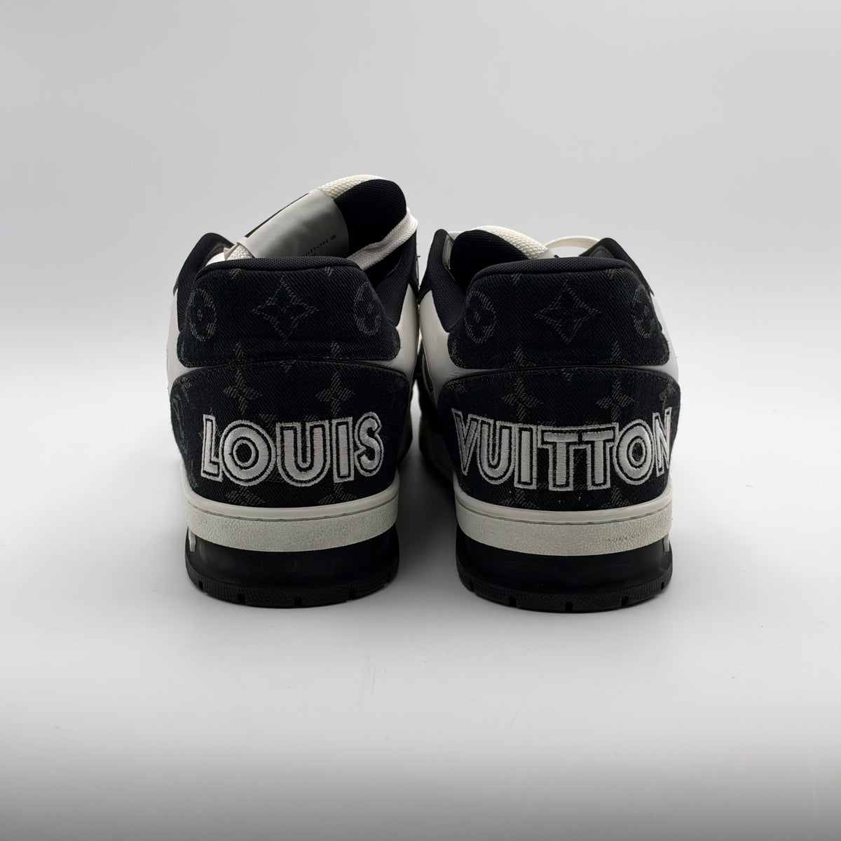 Louis Vuitton Trainer Black & White 44,5