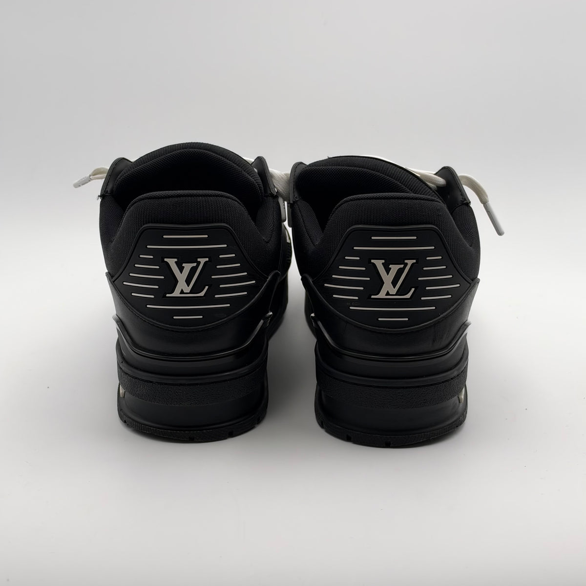 Louis Vuitton Trainer Black 43