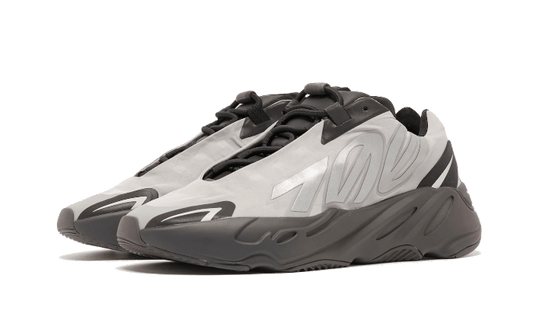 yeezy-700-mnvn-metallic-5199ee