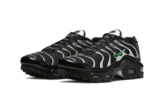air-max-plus-black-silver-green-strike-5199ee